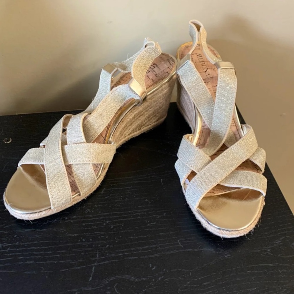 Gold wedges